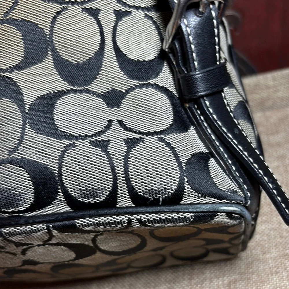 Coach Black Grey Signature Backpack 8”Lx10”Hx4.75W Silver Metal Clip GUC 2002 - Picture 6 of 17